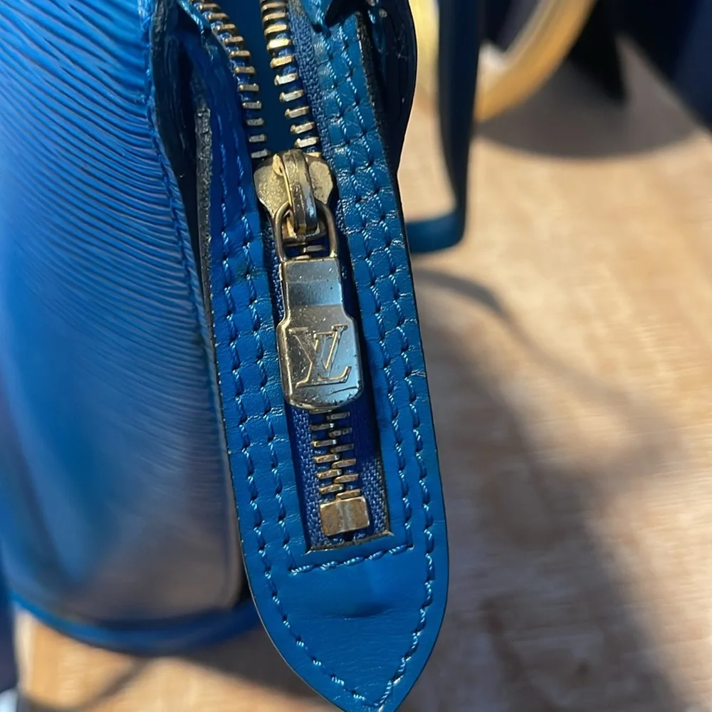 Louis Vuitton Blue Epi St Jacques - Picture 6 of 13